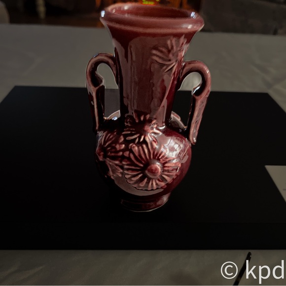 Mid Century Collectible USA Pottery Vase - Picture 1 of 8